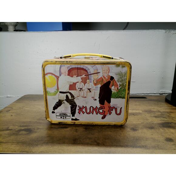 Vintage 1974 Kung Fu Metal Lunchbox by Thermos – Classic TV Series Memorabilia - Picture 1 of 8